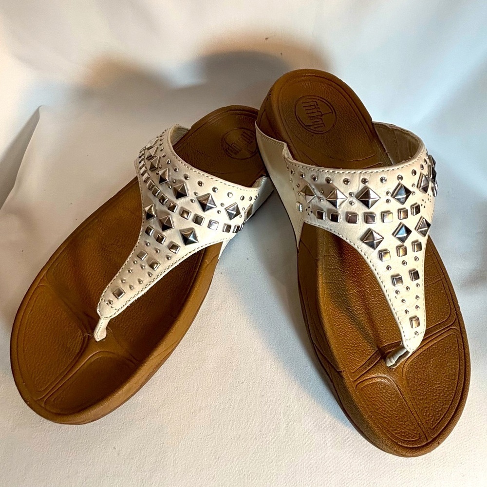 FITFLOP Sz 7 Studded Front Post Comfort Insole Slip On Sandals